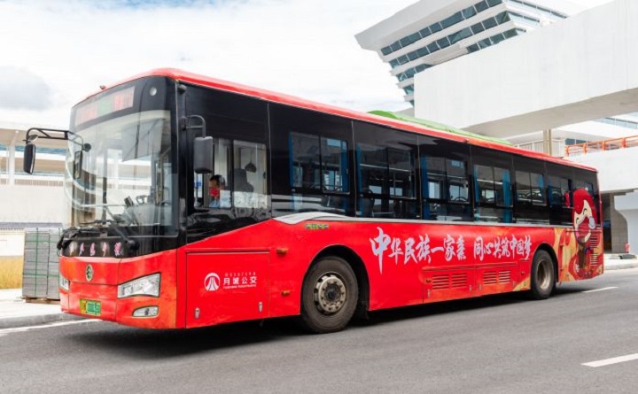 民族团结驶命在肩西昌月城公交民族团结主题车上线